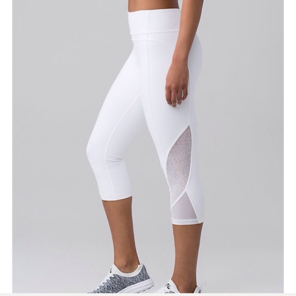 Lululemon twist and train crops